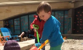 Bé 5 tuổi đào hầm trốn khỏi trường mẫu giáo