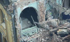 [ẢNH]: Áp sát hiện trường ngổn ngang ngôi nhà sập