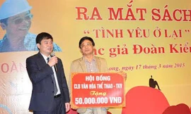 Ông Đoàn Văn Kiển tặng 50 triệu đồng cho “Quỹ tình người”