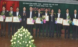 Công ty than Hồng Thái đón nhận nhiều danh hiệu cao quý