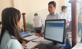 Ngành hải quan hy vọng cán bộ phục vụ khách hàng ngày càng tốt hơn. Ảnh: Đức Huy.
