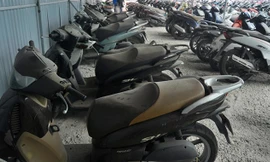 La liệt xe tay ga đắt tiền 'bỏ hoang' giữa Thủ đô