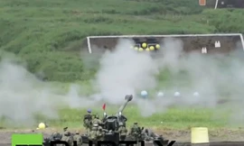 Hàng nghìn binh sĩ Nhật Bản tập trận bắn đạn thật