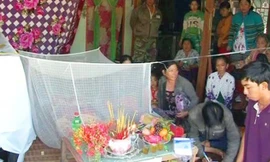 Gia đình tổ chức lo hậu sự cho ông Phến.