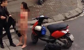 Cô gái cởi đồ giữa phố Hà Nội vì cãi nhau với bạn trai