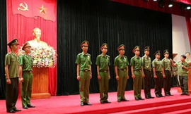 Mẫu trang phục tại buổi làm việc.