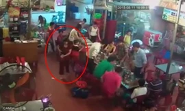 Người phụ nữ bán vé số liều lĩnh trộm điện thoại trên bàn nhậu