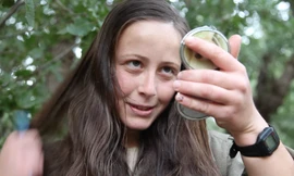 Nữ chiến binh người Kurd làm duyên trên thao trường