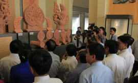 Trưng bày hiện vật Hoàng thành Thăng Long tại TPHCM