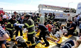 Hàng trăm cảnh sát cứu hộ vụ xe buýt chở sinh viên Việt gặp nạn
