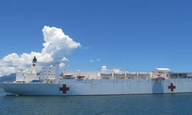 Nhìn gần tàu bệnh viện khổng lồ của Hải quân Mỹ