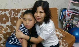 Chị Ninh bên con gái Phương Minh.