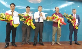 Ông Nguyễn Thanh Lâm, Phó Cục trưởng Cục Báo chí (đứng thứ nhất từ phải sang).