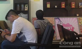 Trắng tay vì bóng đá, phải đi cầm cả sim.