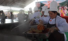 300 người nấu nồi lẩu lớn nhất Việt Nam