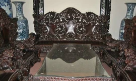Bộ bàn ghế gỗ sưa trăm tỷ đắt nhất Việt Nam