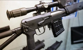 Thử súng trong bảo tàng AK-47 của Nga