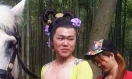 Đây chính là dung nhan của người đóng thế cho Võ Tắc Thiên ở những phân đoạn nguy hiểm. Nhiều fan đã không khỏi bật cười khi thấy tấm ảnh này.