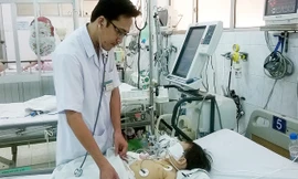 Bé Lê Nguyễn Nguyệt C. vẫn đang được điều trị tại Bệnh viện Nhi Đồng Nai.