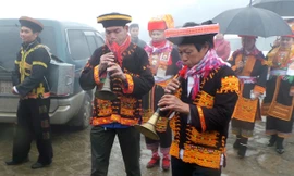 Lễ đón dâu trên đỉnh Mẫu Sơn buốt giá