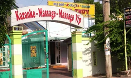 Nhà trọ- karaoke-massage VIP Hùng Thúy xảy ra vụ thẩm phán ở chung phòng trọ với đương sự nữ đang xin ly hôn chồng.