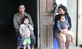 Cặp vợ chồng lập kỷ lục buồn "đông con nhất tỉnh" Lạc - Nam.