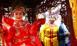 Cô bé 10 tuổi được cả làng gọi 'Tướng bà'