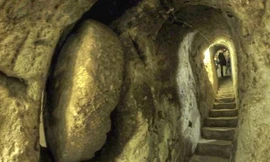 Một trong số các đường hầm dẫn vào thành phố cổ dưới lòng đất Derinkuyu.