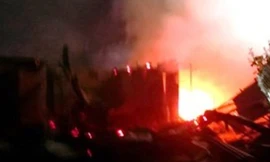 Hơn chục ngôi nhà tại khu vực chợ Thới Bình bị thiêu rụi. Ảnh: Phúc Hưng/ VnExpress