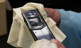 'Đột nhập' xưởng sản xuất điện thoại Vertu