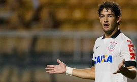 Sự nghiệp long đong, Pato còn bị người đẹp Fiorella “đá” không thương tiếc.