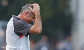 HLV Graechen không tạo được dấu ấn khi dẫn dắt HAGL thi đấu ở V-League mùa này. Ảnh: Đức Đồng.