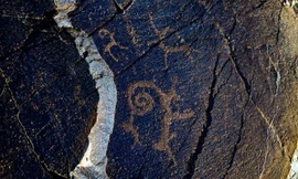 Các bức tranh khắc đá cổ xưa này là minh chứng cho sự chuyển hóa đời sống của người tiền sử từ "ăn lông ở lỗ" sang mô hình sản xuất mới.