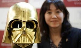 Kinh ngạc với mặt nạ bằng vàng khối