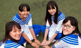 Đồng phục kiểu lính Hải quân của teen THPT Nhân Việt