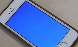 Nhiều khách hàng của nhà mạng T-Mobile phàn nàn iPhone dính lỗi màn hình xanh. Ảnh minh họa.