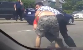 Hai tài xế đánh nhau túi bụi rồi... bắt tay giảng hòa