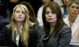 Vợ cũ cựu Thủ tướng Italia 'ngồi mát ăn bát vàng'