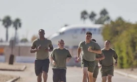 Lính Mỹ đua nhau... hút mỡ bụng