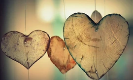 Nhiều tình yêu đã bất ngờ đến và đi trong cuộc đời tôi nhờ hoạt động “điệp vụ tình yêu“