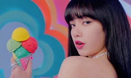 Ngoài vòng cổ tiền tỉ, Lisa BLACKPINK đeo cả trang sức 1,5 triệu đồng trong "Ice Cream"