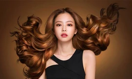 Lý do bạn không nên “chữa cháy” tóc bết bằng dầu gội khô, có cách tốt hơn nhiều