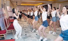 Hoa Hậu Việt Nam: Biên đạo Kim Anh giải đáp thắc mắc đi thi Hoa hậu học nhảy để làm gì?