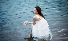 Hồ Ngọc Hà mang bầu vẫn không ngại lội xuống hồ thực hiện bộ ảnh đẹp mê hồn cho album mới