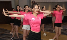 Top 35 Hoa Hậu Việt Nam 2020 đầy năng lượng, khoe body chuẩn trong buổi tập vũ đạo