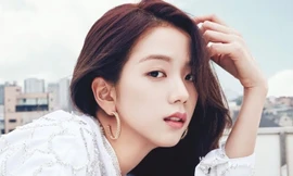 Cách Jisoo làm đẹp trước khi chụp hình nghe đơn giản nhưng lại là điều cấm kỵ với idol