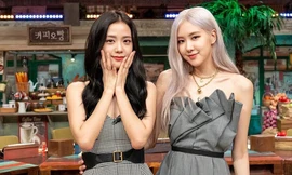 Đồ đẹp đâu mà stylist lại cho Rosé (BLACKPINK) mặc jumpsuit làm biến mất vòng 1 thế này?