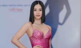 Hoa hậu Tiểu Vy mặc bộ váy nhìn nhẹ nhàng dự sự kiện, nhưng thực ra là thiết kế hiểm hóc