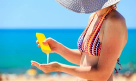 Ai cũng biết dùng kem chống nắng là BẮT BUỘC nhưng chọn loại nào, dùng thế nào mới đúng?