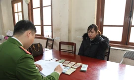 Cơ quan điều tra ghi lời khai của Ánh. Ảnh: CATN